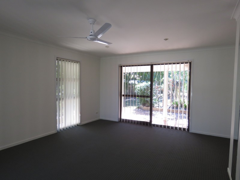 4 Yalgoo Ct, Mermaid Waters QLD 4218