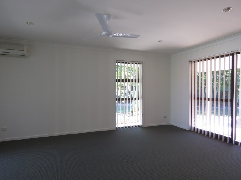 4 Yalgoo Ct, Mermaid Waters QLD 4218