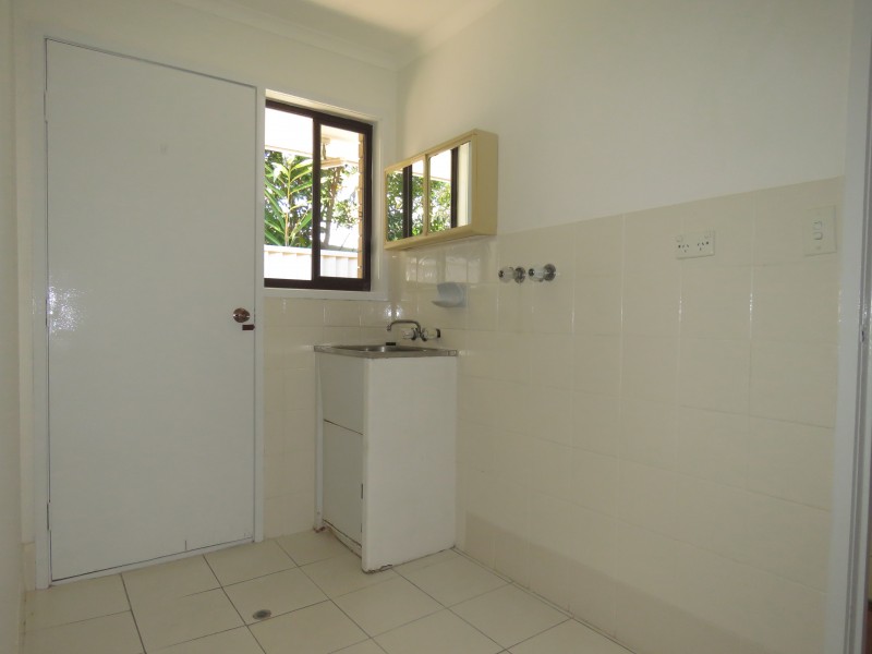 4 Yalgoo Ct, Mermaid Waters QLD 4218