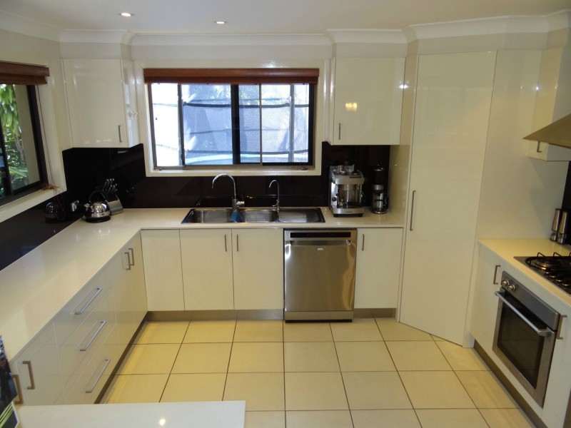 6 Condor Court, Burleigh Waters QLD 4220