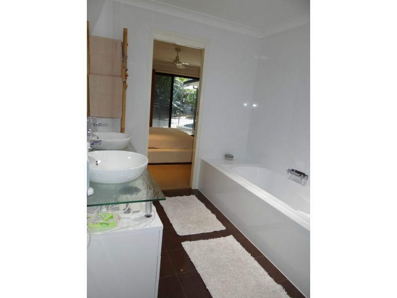 6 Condor Court, Burleigh Waters QLD 4220