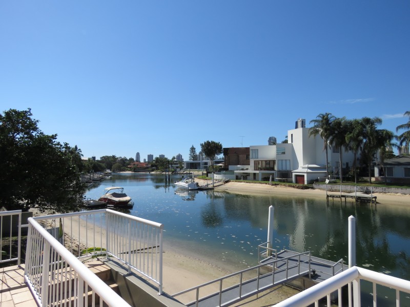 81 Gibraltar Dr, Isle Of Capri QLD 4217