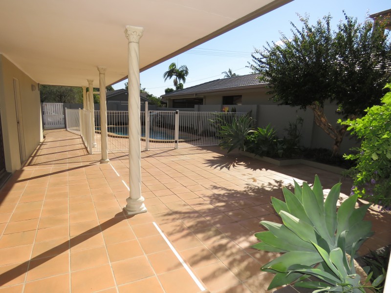 81 Gibraltar Dr, Isle Of Capri QLD 4217