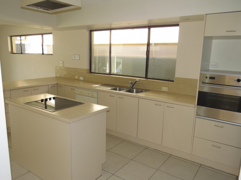 81 Gibraltar Dr, Isle Of Capri QLD 4217