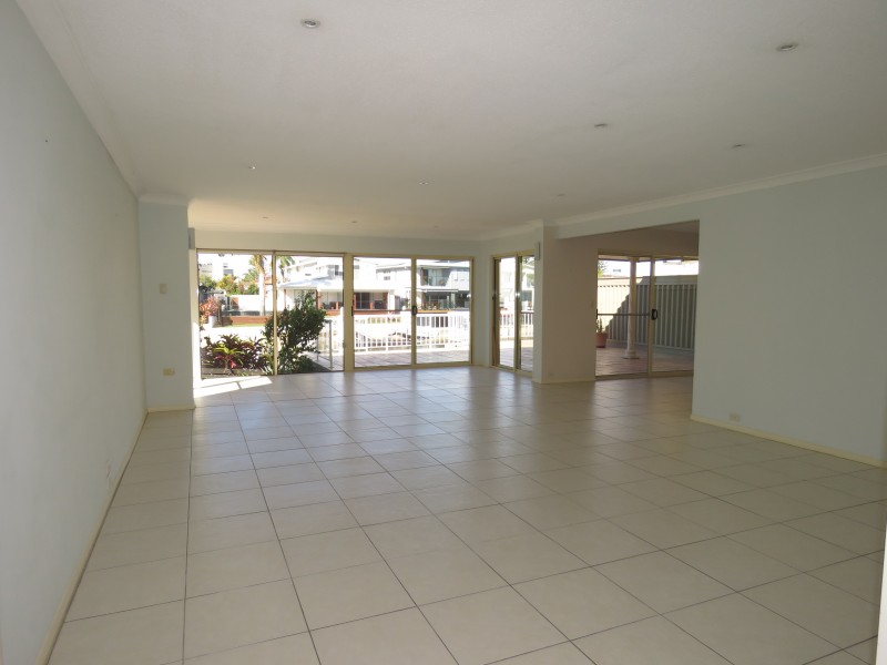 81 Gibraltar Dr, Isle Of Capri QLD 4217