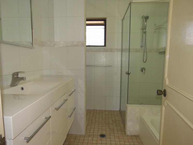 81 Gibraltar Dr, Isle Of Capri QLD 4217