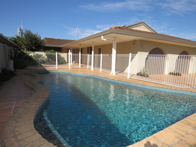 81 Gibraltar Dr, Isle Of Capri QLD 4217