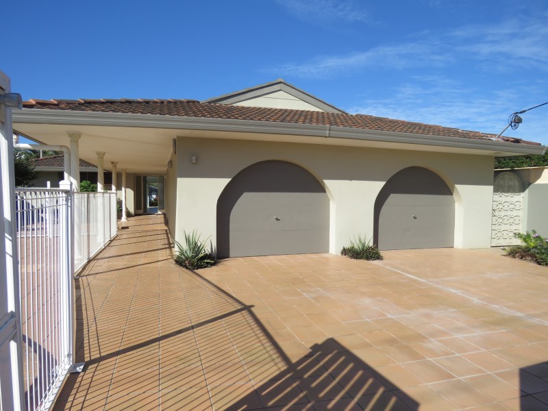 81 Gibraltar Dr, Isle Of Capri QLD 4217