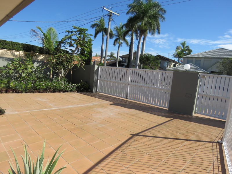 81 Gibraltar Dr, Isle Of Capri QLD 4217