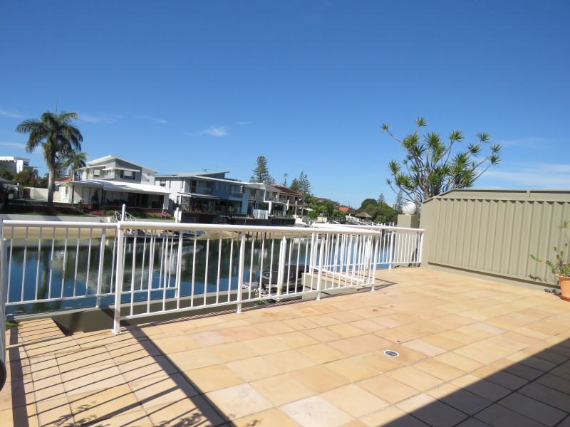 81 Gibraltar Dr, Isle Of Capri QLD 4217