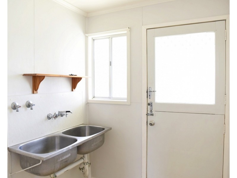 1/21 Gidyea St, Blackwater QLD 4717