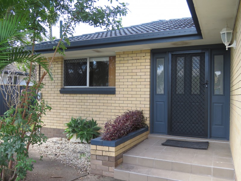 23 Sovereign Dr, Mermaid Waters QLD 4218