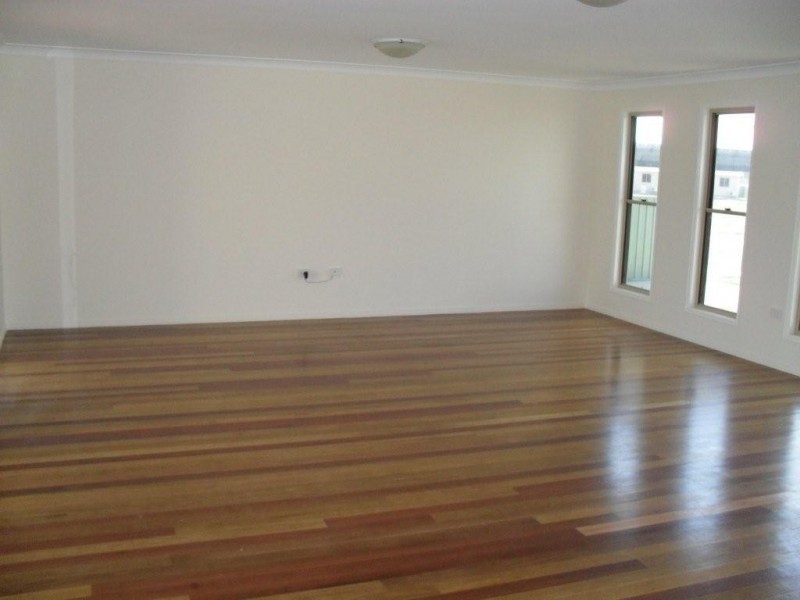 8 Summer Red Ct, Blackwater QLD 4717