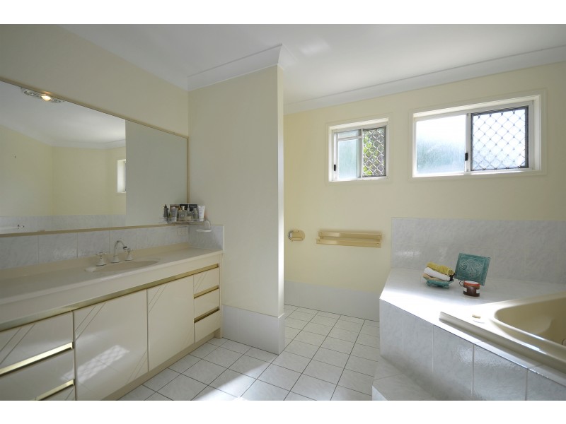 33 Banff Ct, Robina QLD 4226