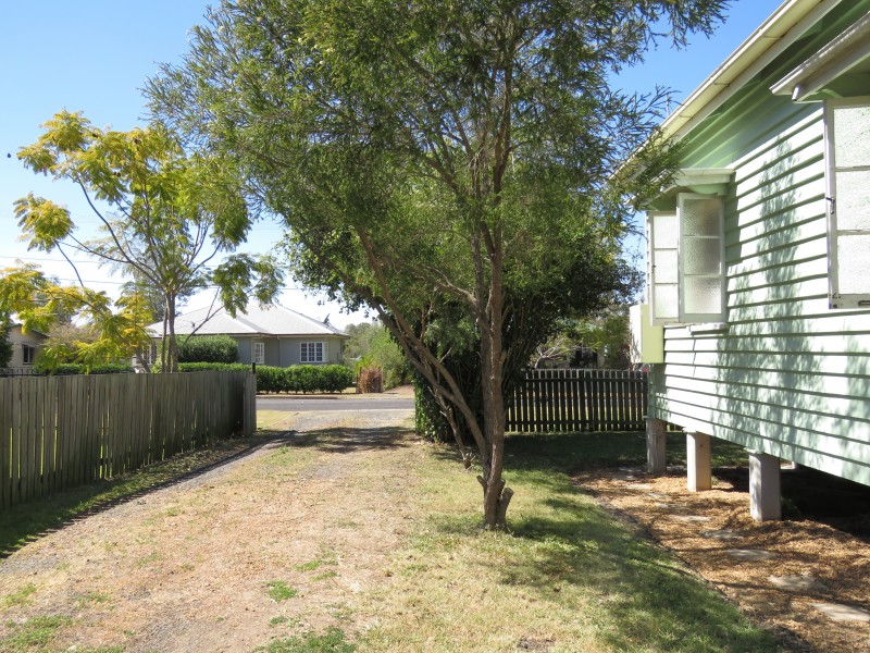 10 Nathan St, East Ipswich QLD 4305