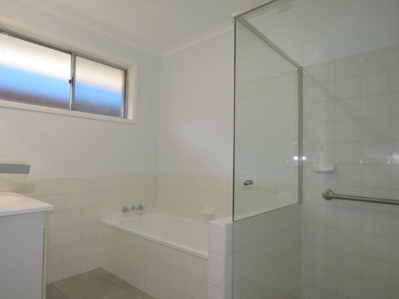 18 Eagle Ave, Burleigh Waters QLD 4220