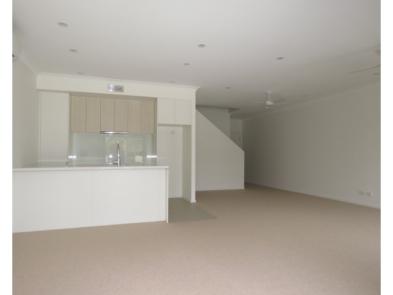 2/3031 The Boulevard, Carrara QLD 4211