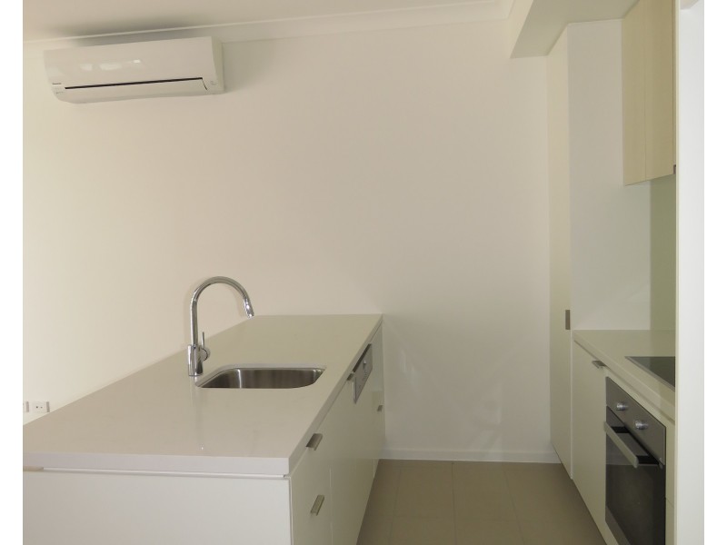 2/3031 The Boulevard, Carrara QLD 4211