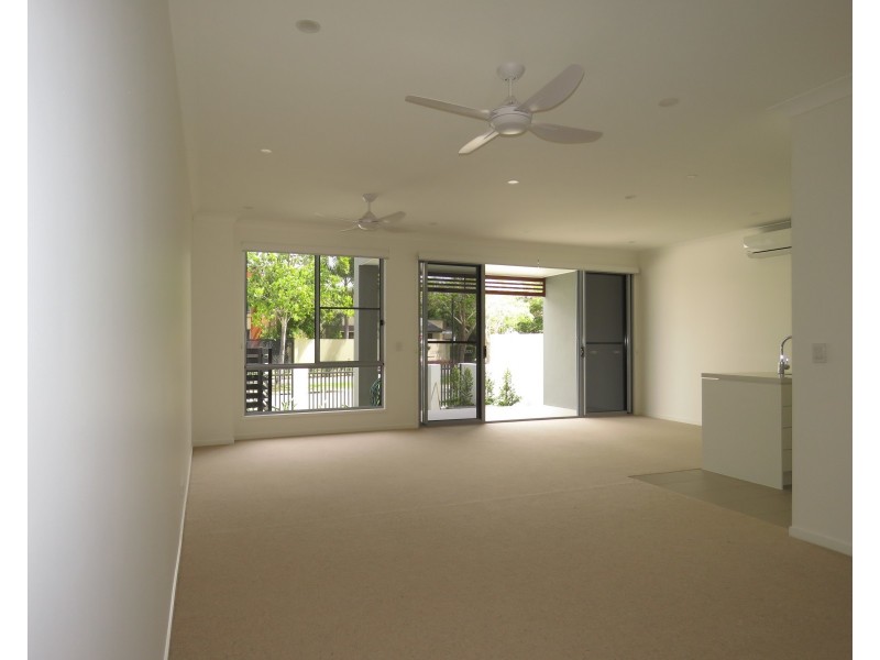 2/3031 The Boulevard, Carrara QLD 4211
