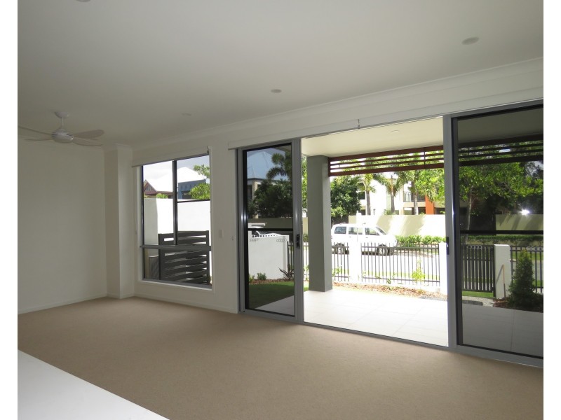 2/3031 The Boulevard, Carrara QLD 4211