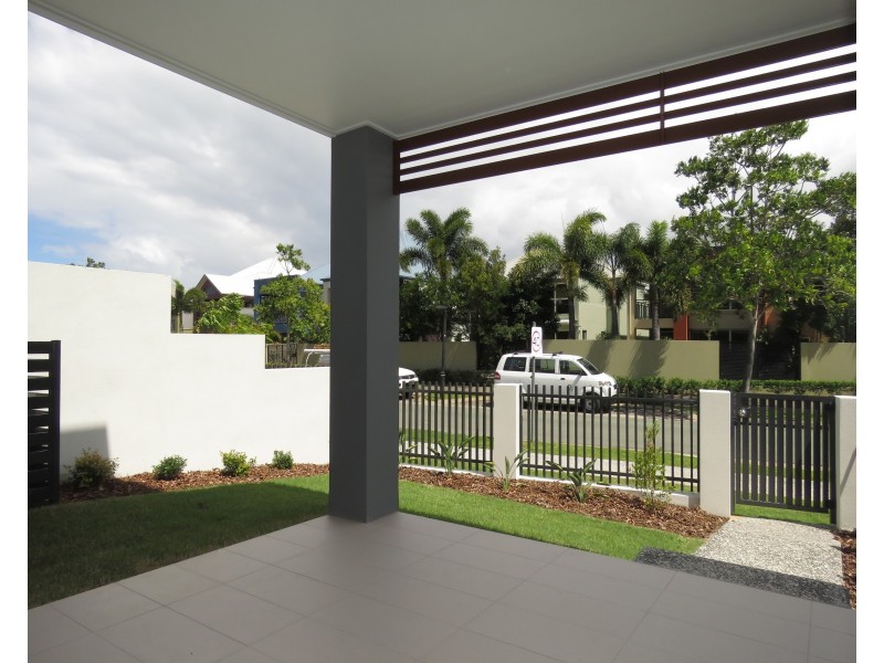 2/3031 The Boulevard, Carrara QLD 4211