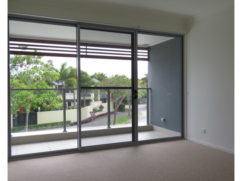 2/3031 The Boulevard, Carrara QLD 4211