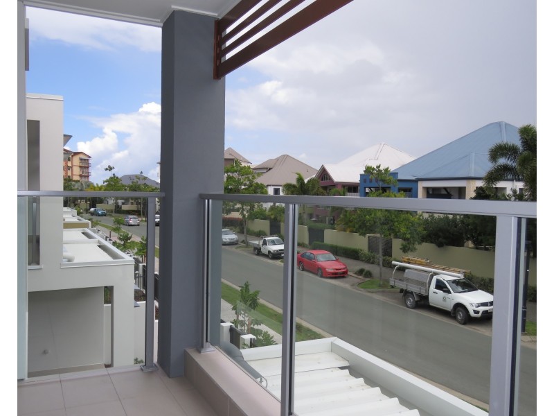 2/3031 The Boulevard, Carrara QLD 4211