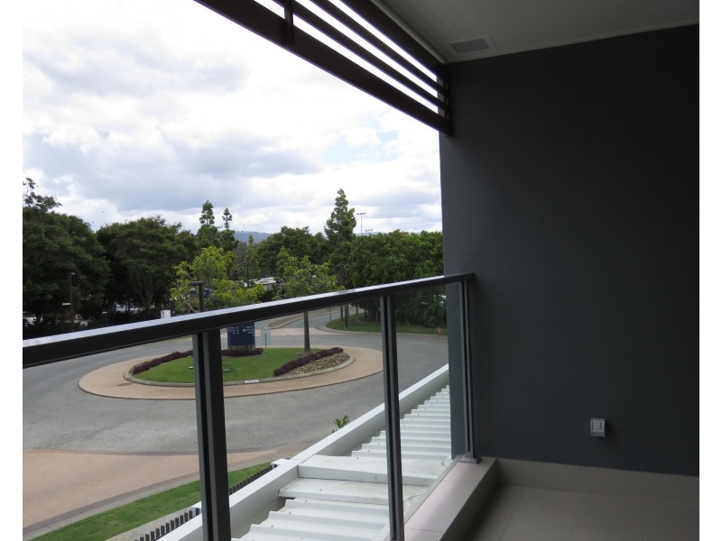 2/3031 The Boulevard, Carrara QLD 4211