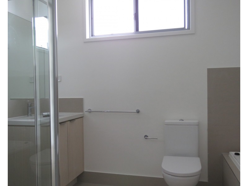 2/3031 The Boulevard, Carrara QLD 4211
