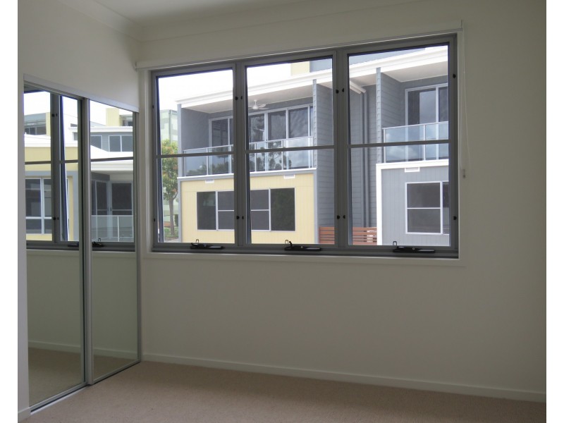2/3031 The Boulevard, Carrara QLD 4211