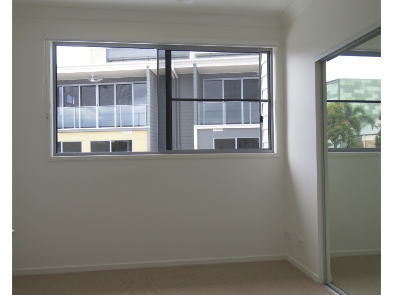 2/3031 The Boulevard, Carrara QLD 4211