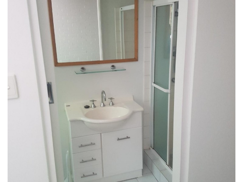 2/33 Highview Tce, St Lucia QLD 4067