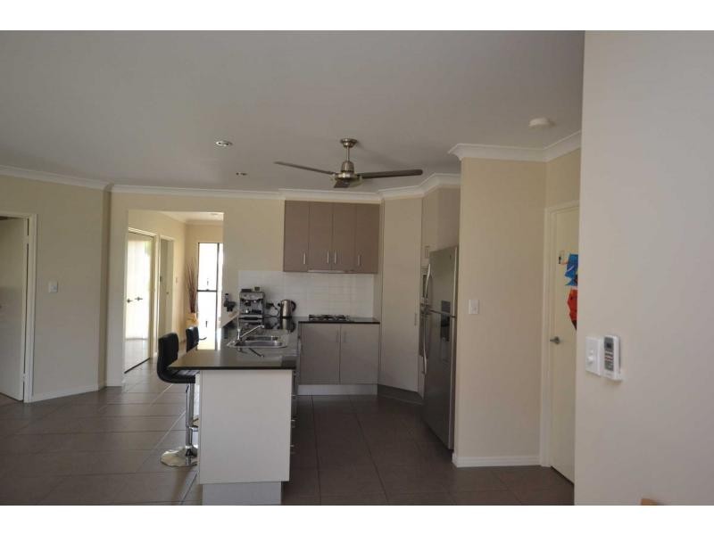 16 Kippin Close, Redlynch QLD 4870