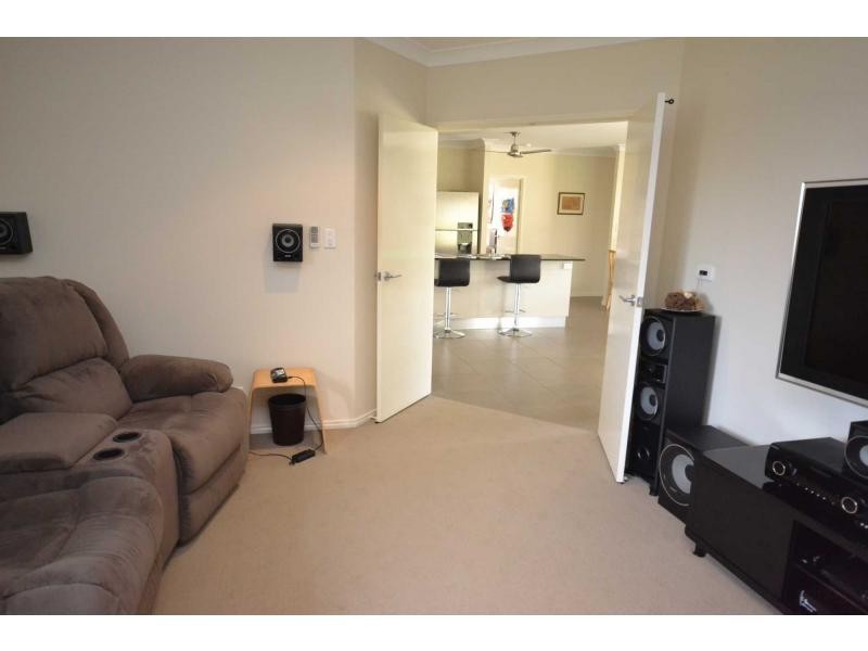 16 Kippin Close, Redlynch QLD 4870