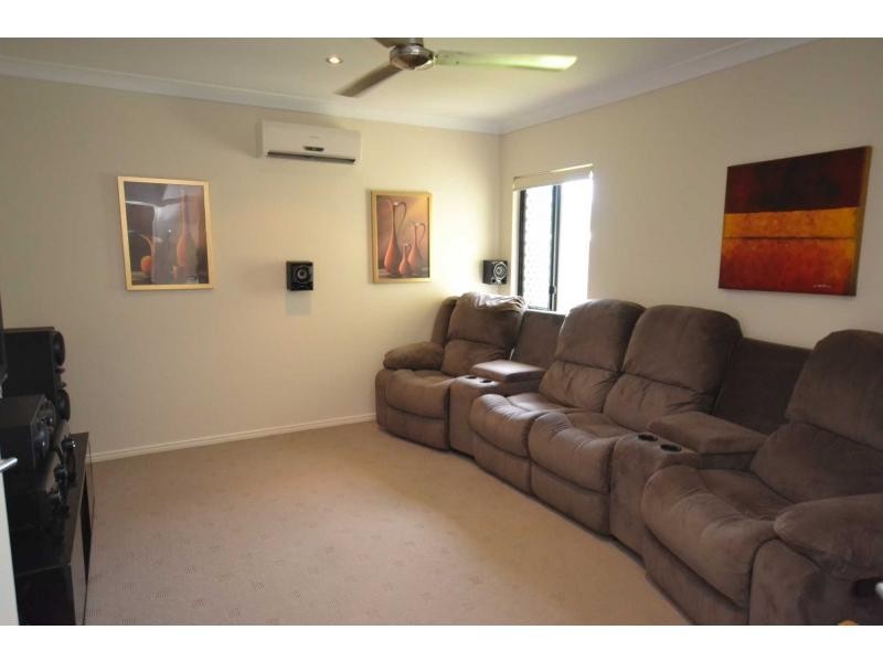 16 Kippin Close, Redlynch QLD 4870