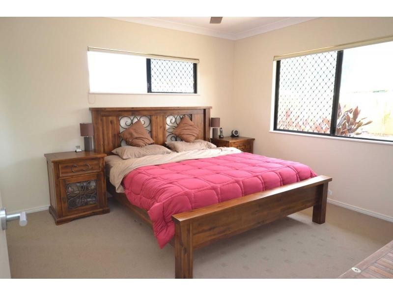 16 Kippin Close, Redlynch QLD 4870