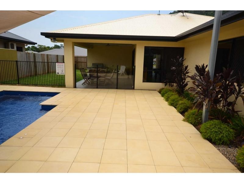 16 Kippin Close, Redlynch QLD 4870