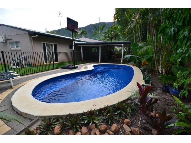 18 Lomatia Close, Redlynch QLD 4870