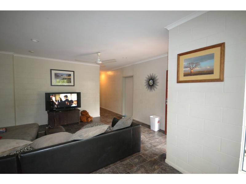 18 Lomatia Close, Redlynch QLD 4870