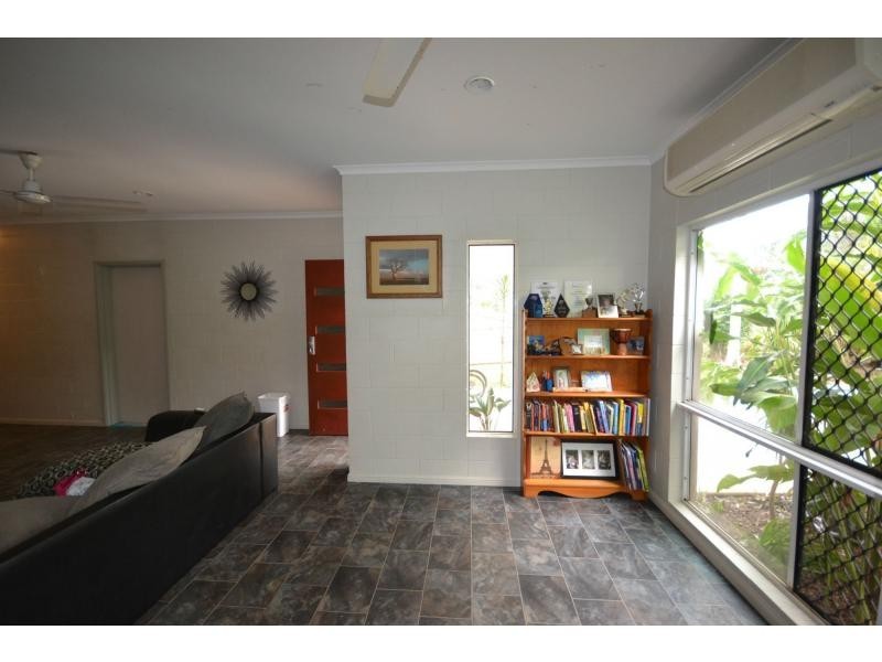 18 Lomatia Close, Redlynch QLD 4870