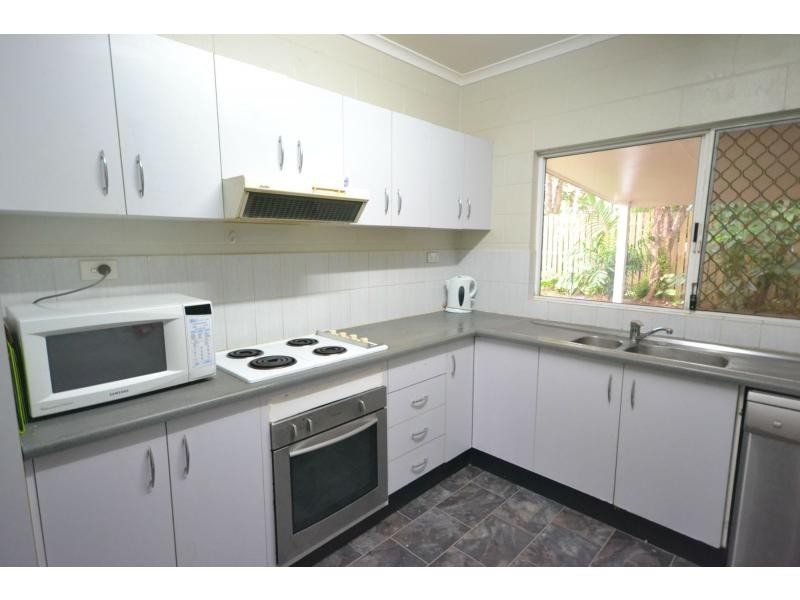 18 Lomatia Close, Redlynch QLD 4870