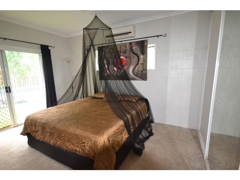 18 Lomatia Close, Redlynch QLD 4870