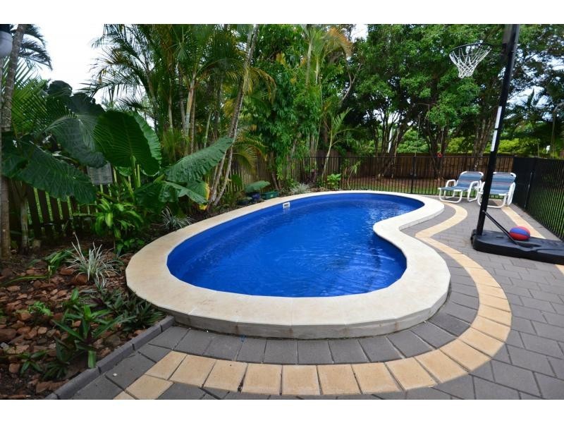 18 Lomatia Close, Redlynch QLD 4870