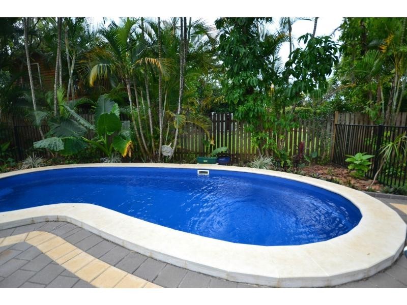 18 Lomatia Close, Redlynch QLD 4870