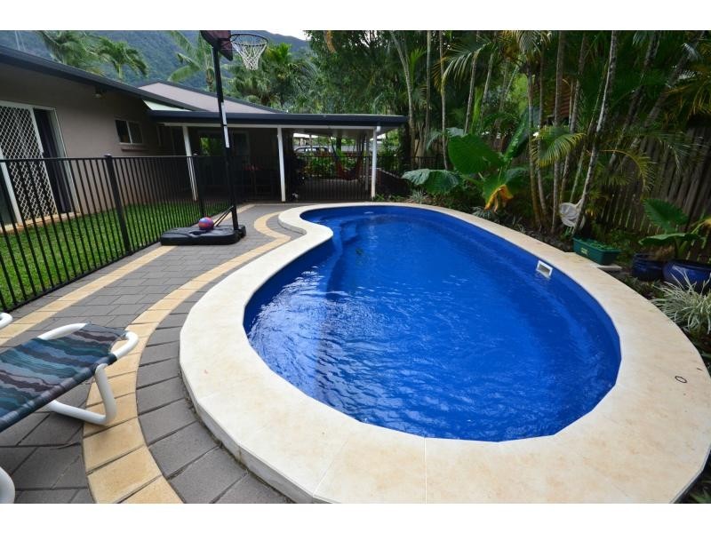 18 Lomatia Close, Redlynch QLD 4870