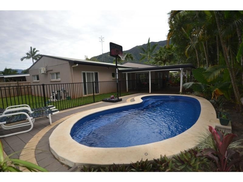 18 Lomatia Close, Redlynch QLD 4870