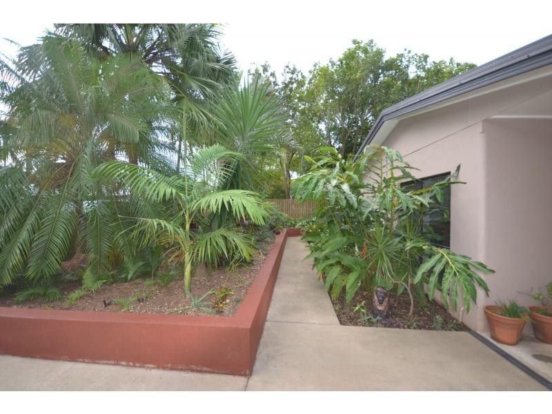 18 Lomatia Close, Redlynch QLD 4870