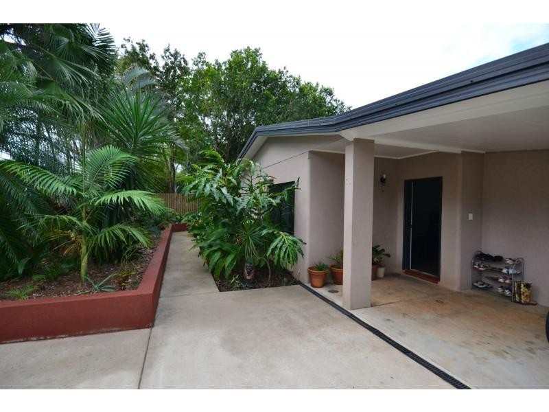 18 Lomatia Close, Redlynch QLD 4870