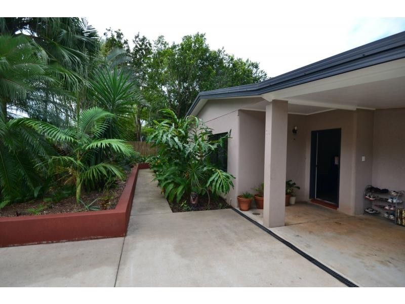 18 Lomatia Close, Redlynch QLD 4870
