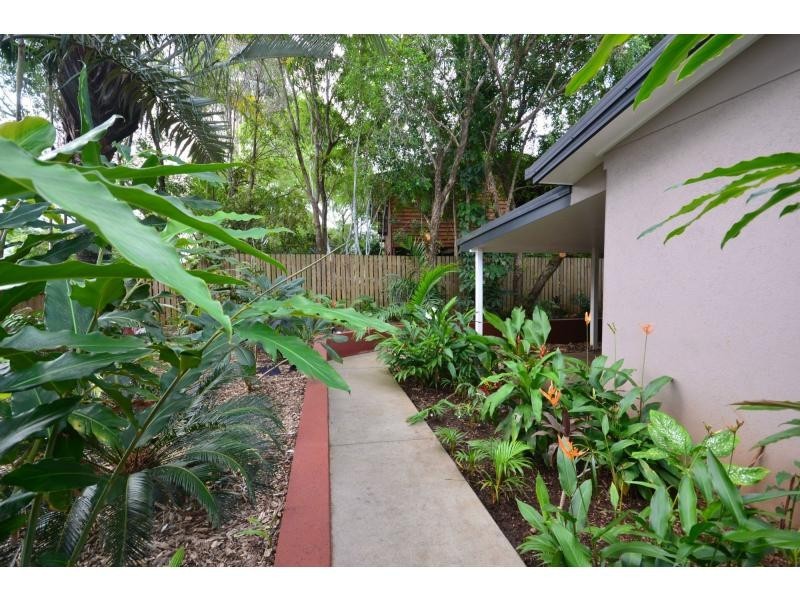 18 Lomatia Close, Redlynch QLD 4870